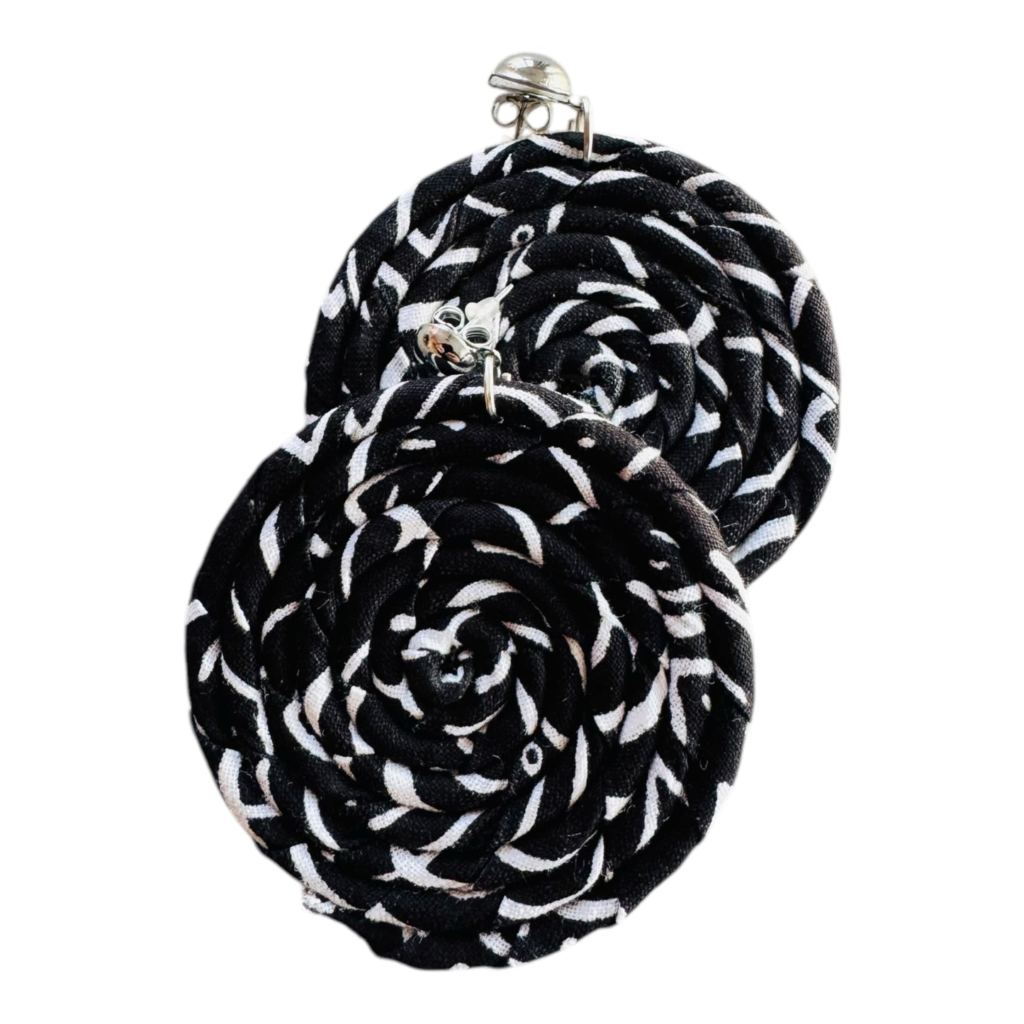 Swirl earrings white & black