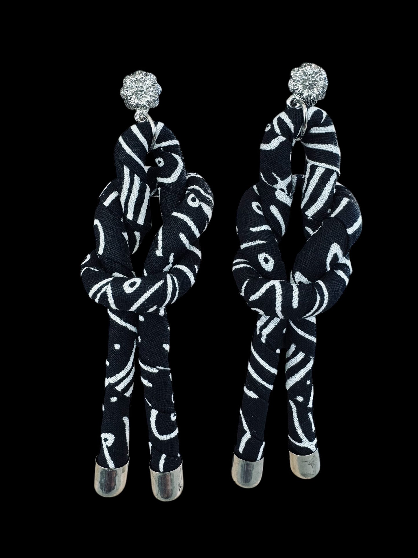 Knots Earrings Black & white